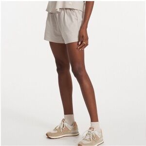 Vuori Boyfriend Short NWOT (Oyster Heather)